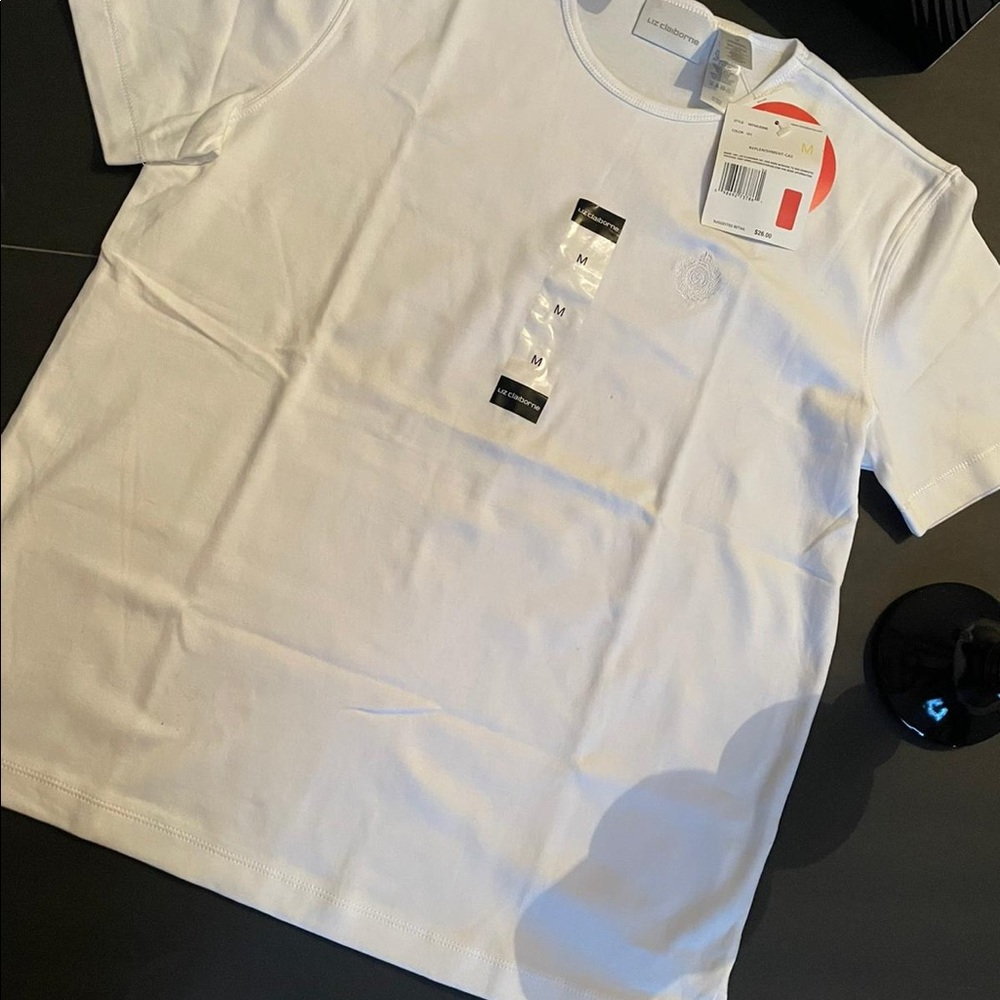 4/25 Liz Claiborne basic t shirt